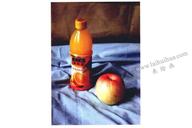 饮料瓶和苹果实物图