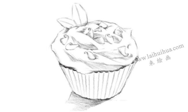 圆形纸杯蛋糕素描画法步骤04